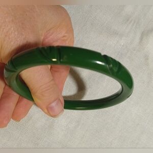 Splendette Heavy Carved Narrow Duchess Bangle- Dark Green